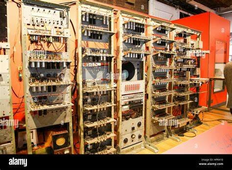 MAQUINA EXPERIMENTAL DE PEQUEÑA ESCALA DE MANCHESTER