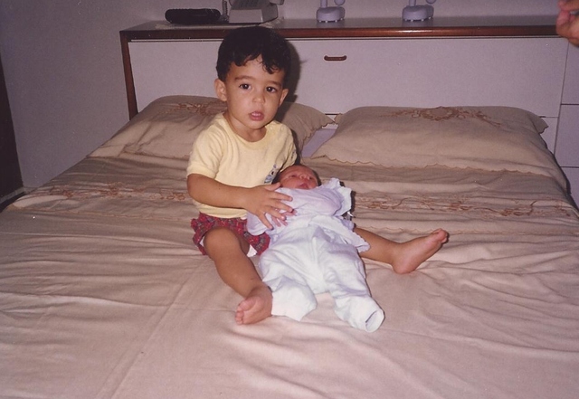 cuidando de mi hermana recem nascida