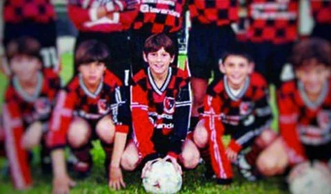 start playing in Newellś Old boys