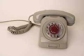 Venteliste for å få fastelefon i hjemmet forsvant ikke før i 1985, sammen med det siste av de gamle sentralbordene..