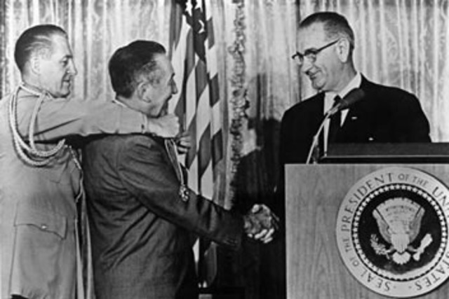 Disney receives the Medal of Freedom.