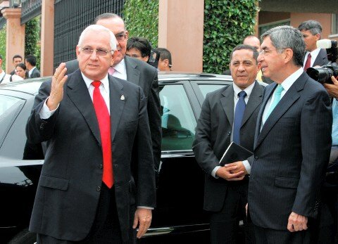 Los golpistas no restituyen a Mel