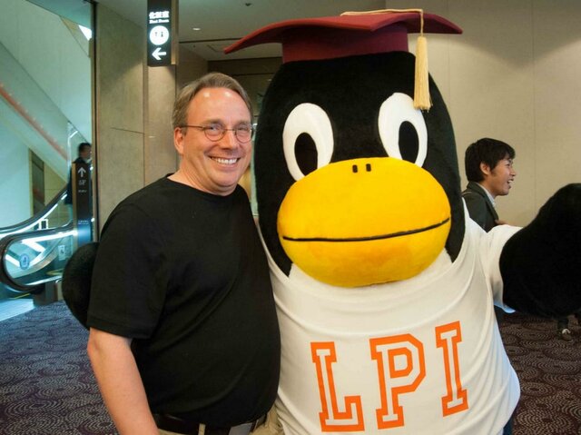 LINUS TORVALDS LANZA KERNEL TIPO UNIX Y OPEN SOURCE