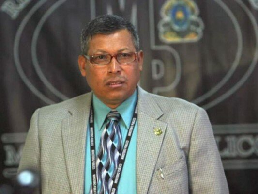 Julian Aristides gonzales persigue a wilter blanco