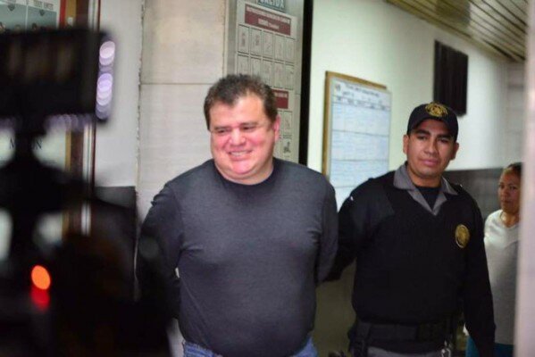 el rojo mata a su esposa