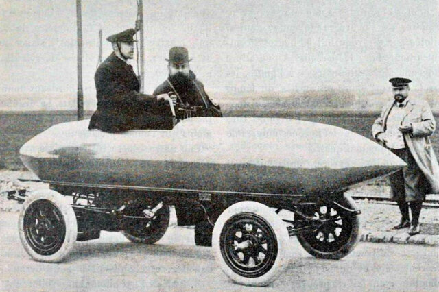 Une voiture électrique dépasse les 100km/h