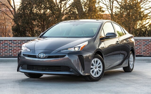 Lancement de la Toyota Prius (première voiture hybride) et signature du protocole de Kyoto visant à réduire les gaz à effet de serre