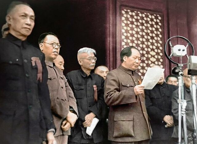 Mao Zedong roept Volksrepubliek China uit