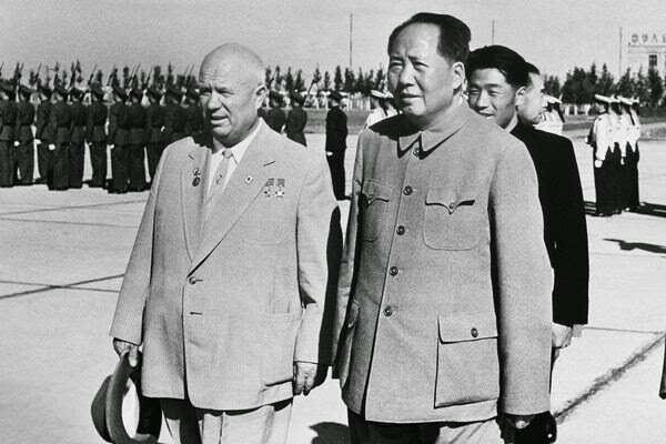Nikita Khrushchev visita Beijing por 5° aniversario de la República Popular de China