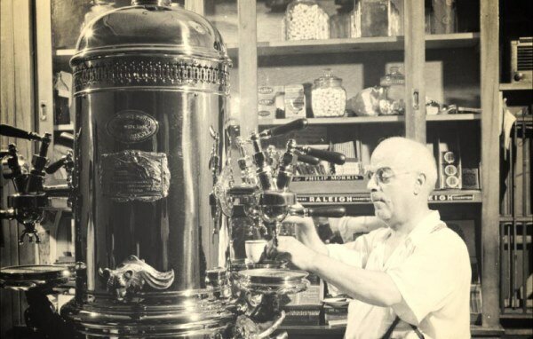 The world's first coffee shop, "Kiva Han", opened in Constantinople.