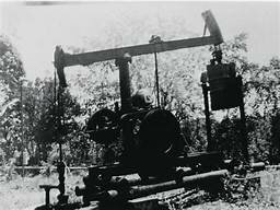 Primer pozo de petróleo