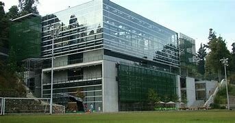 Se funda la Universidad de los Andes.