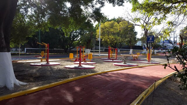 Trotapista Civac y cancha de usos múltiples sección Robles