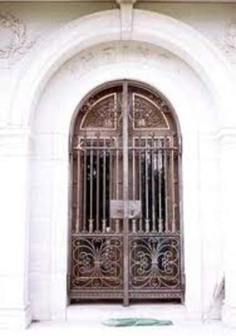 Henry J Heniz Passes away leaveing the company to his family