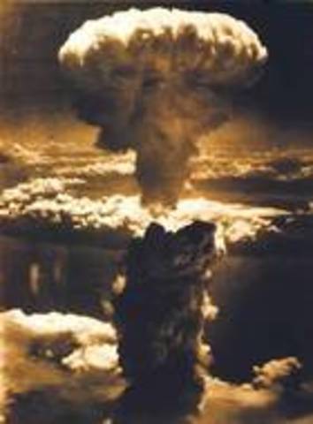 United States drops atomic bombs on Hiroshima