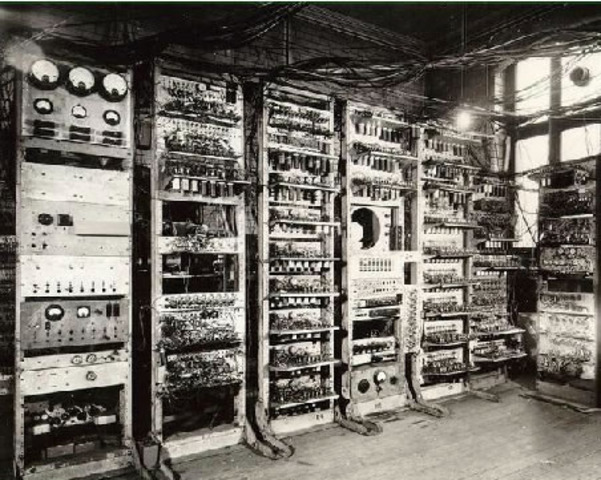 Primera computadora utilizada educación.