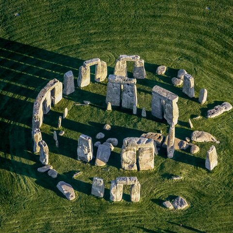Building of Stonehenge (4300 years ago)