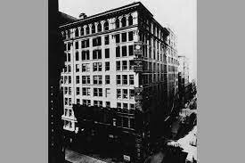 Incendio en la fábrica Triangle Shirtwaist de Nueva York. 120 treballadores moren calcinades