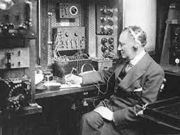 Primera emisora de radio cultural