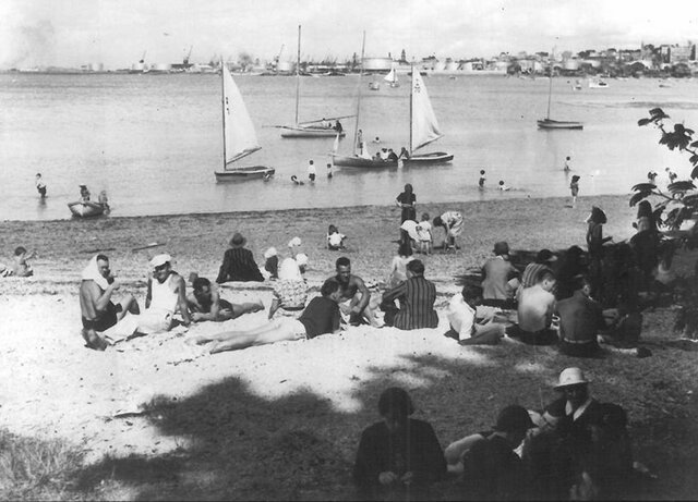 1930 – 1940 Shelly's beach