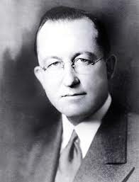 En 1935, James O. Mc. Kinsey