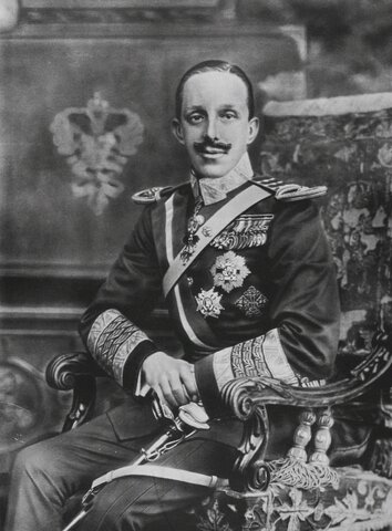 Inicio del reinado de Alfonso XIII (mayoría de edad)