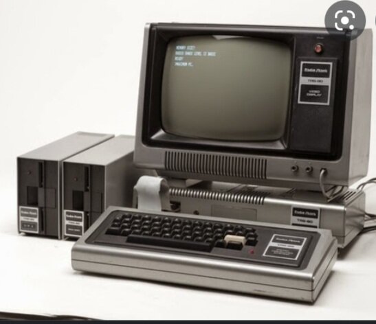 TERCERA GENERACIÓN DE LAS PC