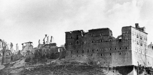 Los aliados bombardean el Monte Cassino
