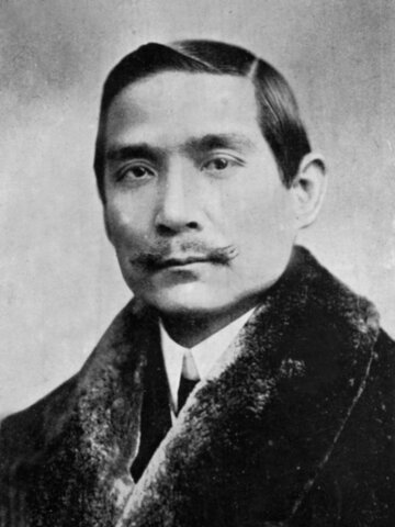 Sun Yat-sen Helps Found the Kuomintang