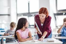 BAJO EL PRESUPUESTO EDUCATIVO