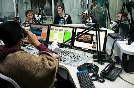 Primeras emisoras comunitarias