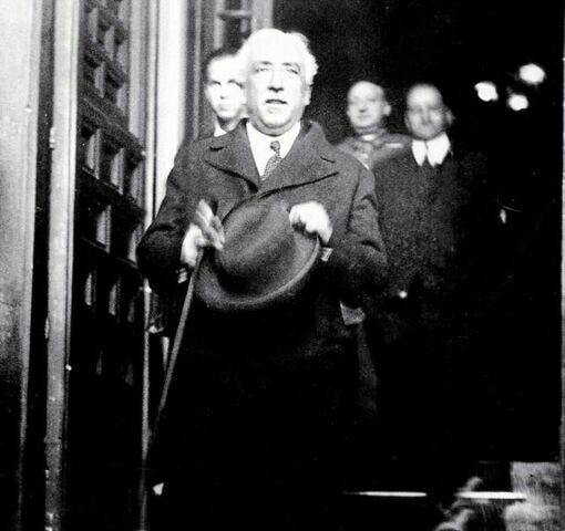 Destitución de Alcalá Zamora sustituido por Azaña