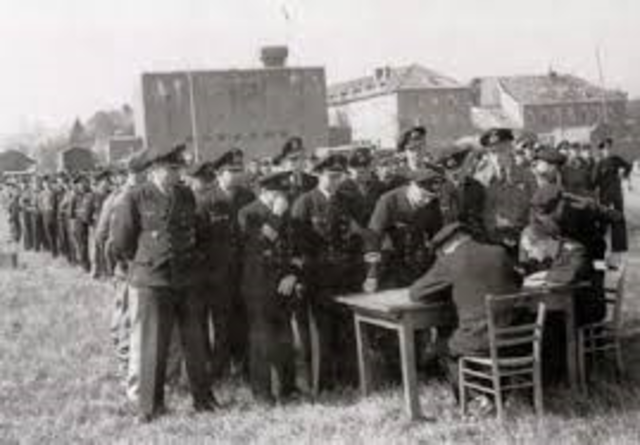 Conferencia de los aliados (Inglaterra, EE.UU., Unión Soviética) en Yalta (Crimea, Ucrania).