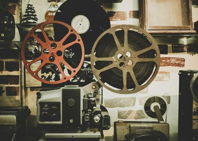 Se producen los primeros cortos cinematográficos en Colombia.