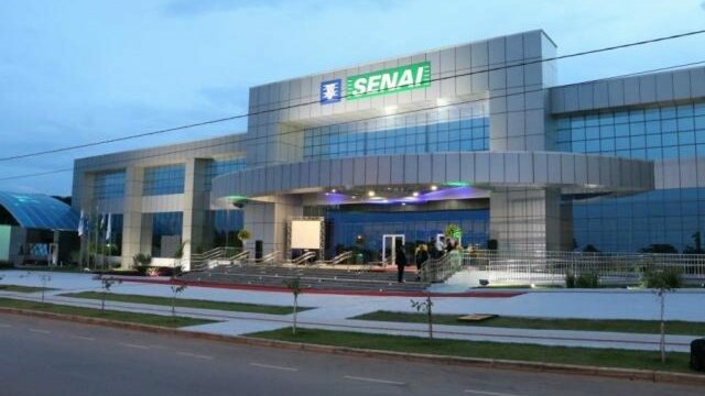 Presente em 18 estados, com 431 cursos de formação de artífices, 30 de aperfeiçoamento e 145 de outras modalidades.