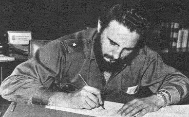 Firma de la Ley de Reforma Agraria