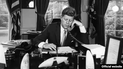 EEUU decreta un embargo a las exportaciones cubanas.