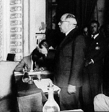 Azaña es elegido presidente de la República.