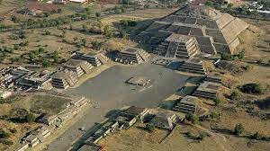 The city of Teotihuacan is founded