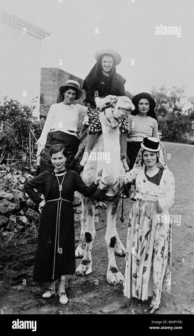 MUJERES JOVENES A FINALES DEL SIGLO XIX