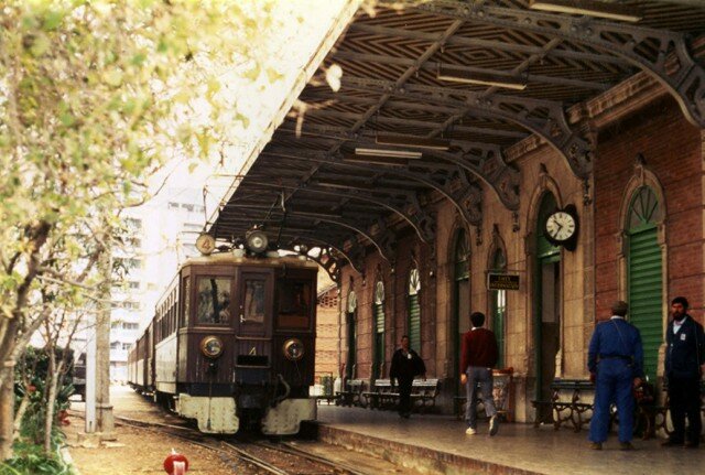 EL TRANVÍA ELÉCTRICO LLEGA A LAS ISLAS