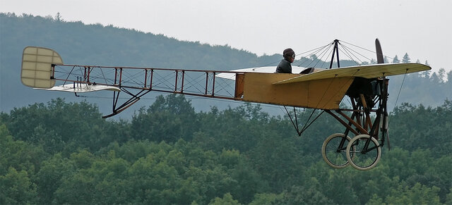 L. Blériot la travesía del canal de la Mancha en avión.