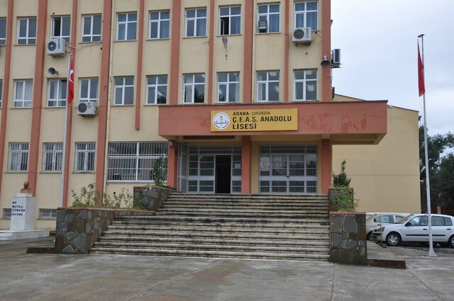 She graduated from Adana ÇEAŞ Anatolian High School.