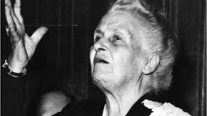 Preside l' VIII Congresso Internazionale che svolge a Londra