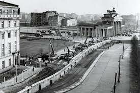 Berlin Wall goes up