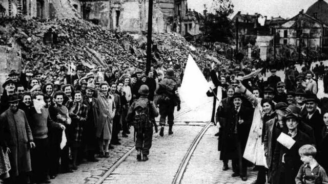 Tras la batalla de Stalingrado el ejercito Soviético avanzo hasta liberar: Rumania, Bélgica, Polonia, Hungría, Eslovaquia y Austria. el 8 de mayo Alemania ritmo la capitulación