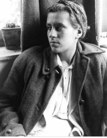 She completed her undergraduate studies in