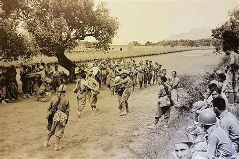 Las tropas angloamericanas llegan a Italia y cae Musolinni