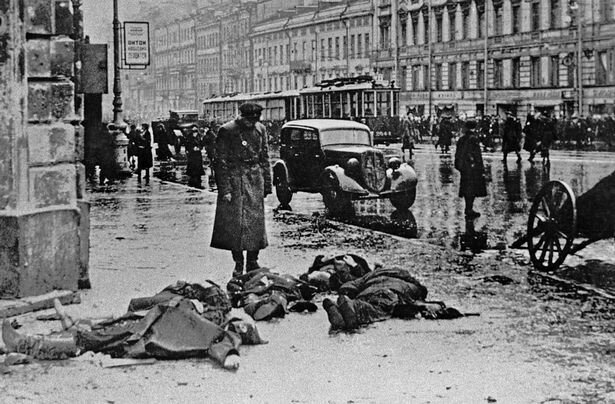 200 000 die of cold & starvation in Leningrad
