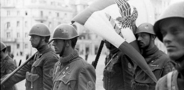 Las tropas angloamericanas llegan a Italia y cae Musolinni